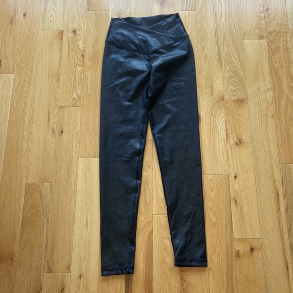 Offline by aerie metallic cross over leggings size small - Picture 6 of 7